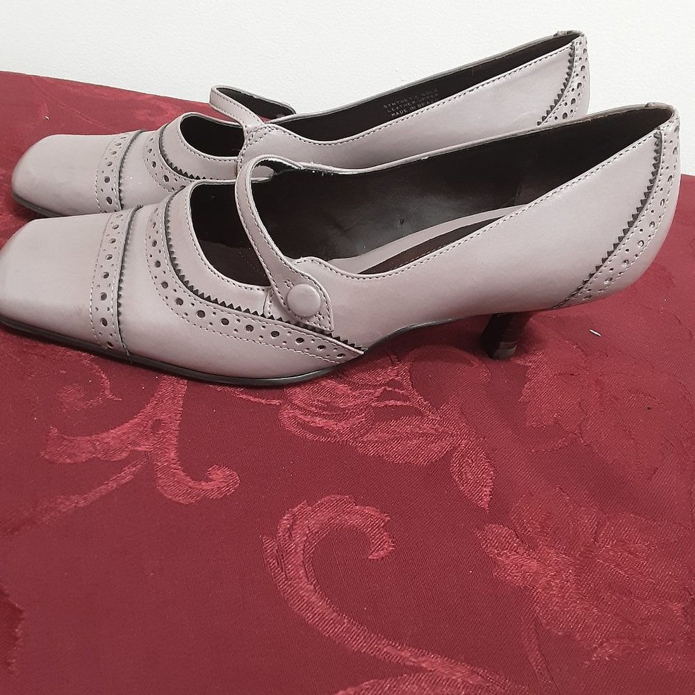 Aerosoles Leather Mary Jane Heels Sz 8.5M